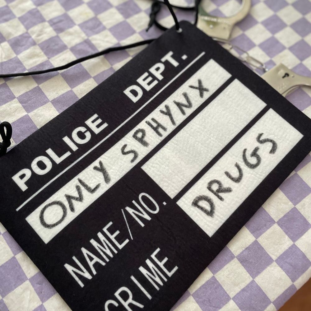 Cosplay plaque prison