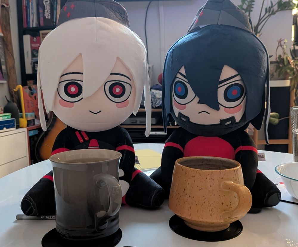 Ariane and Elster drink tea