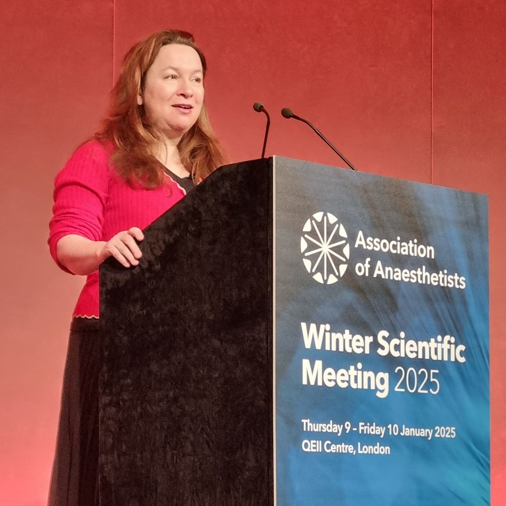Dr Clarke speaking at the Association of Amaesthetists Winter Scientific Meeting.