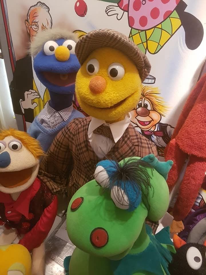 Einige Original-Puppen aus der Puppenspielserie Hallo Spencer: Spencer, Elvis, Karl-Otto, Poldi, Kasi und Nero.