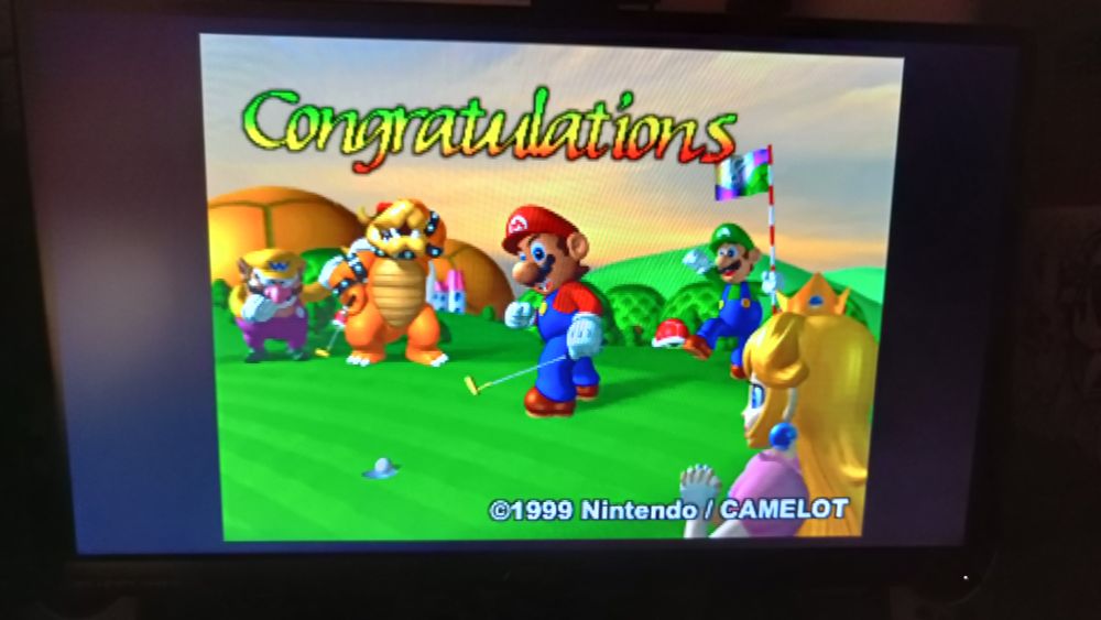 Imagen de felicitación que aparece en Mario Golf de N64 después de vencer (y desbloquear) a Bowser y antes de ver los créditos finales del juego. 