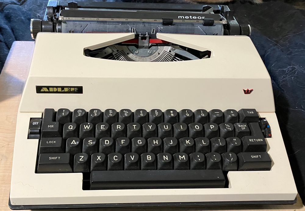 A photo of an Adler Meteor typewriter.