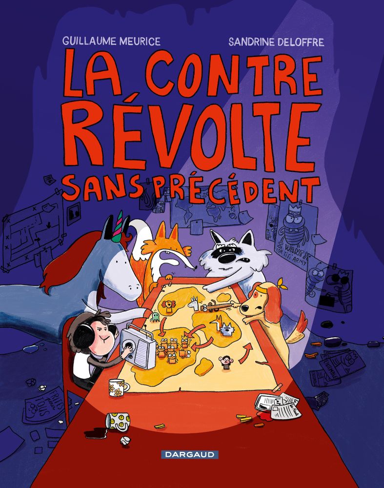 Couverture de l'album LA CONTRE RÉVOLTE SANS PRÉCÉDENT 
Ambiance sombre / caverne / résistance. Une table avec des flyers, des plans, des frites et des mugs renversés. Autour de la table, des animaux préparent une action de résistance. Y a même un singe avec une radio. 