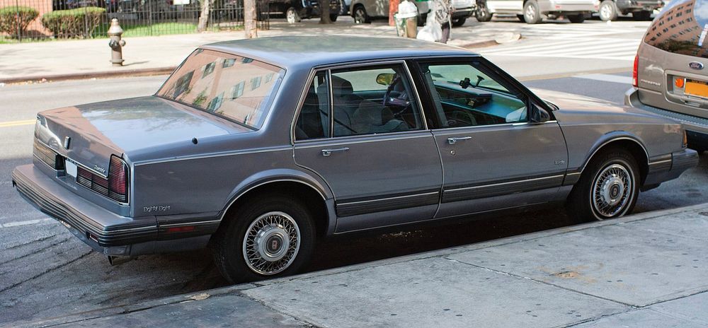 A silver/grey 1990 Olds 88 just like the one Sean owned for a few years, although the pic isn’t that one, it’s from Wikimedia Commons