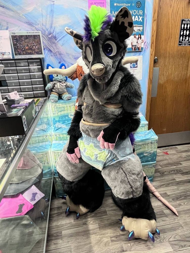 Opossum suiter from the front this time in PoofyPins starry nights pamps 
He has a pouch and top surgery scars!