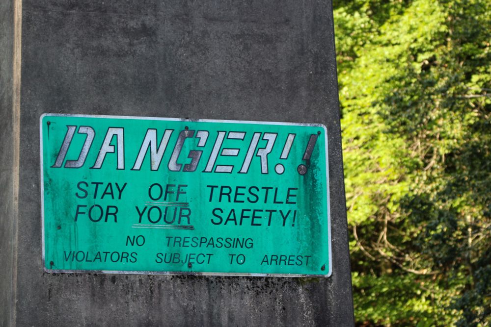 DANGER!
STAY OFF
TRESTLE
FOR YOUR SAFETY!
NO TRESPASSING
VIOLATORS SUBJECT TO ARREST