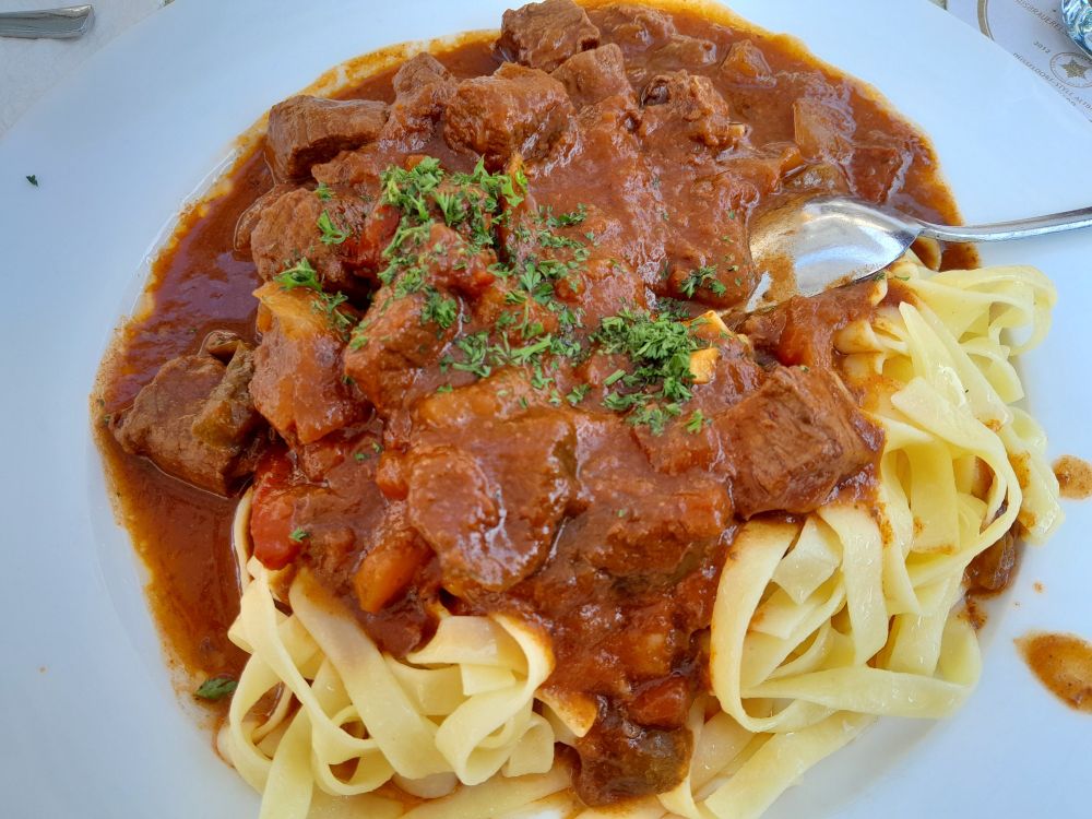 Goulash with tagliatelle