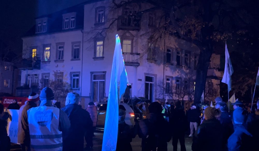 Zwischenkundgebung der Freien Sachsen
