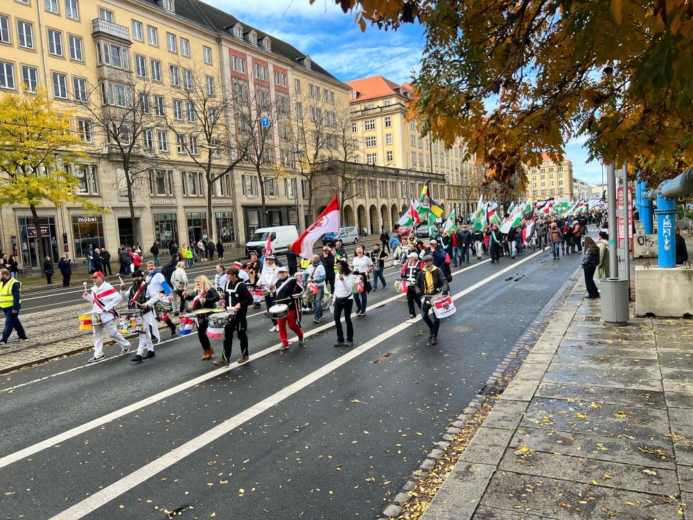 Demonstrationsaufzug durch die Innenstadt von Dresden