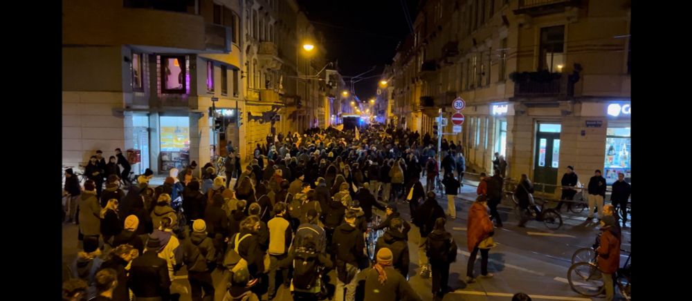 Demonstration auf dem Weg in die Dresdner Altstadt