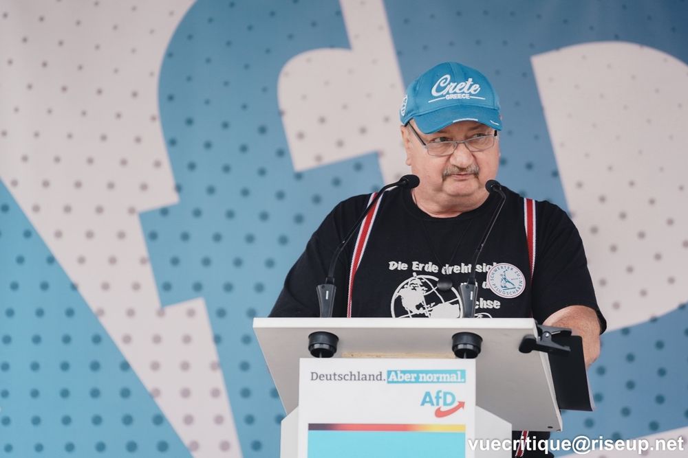 Rainer Umlauf (Bürgermeisterkandidat der FS) spricht auf der AfD-Bühne