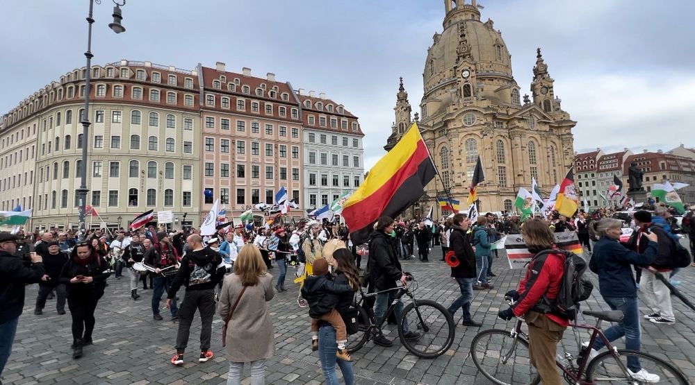Umgedrehte Deutschlandfahne
