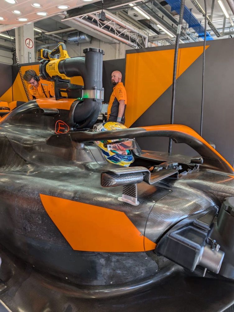 McLaren pelada de Gabriel Bortoletto