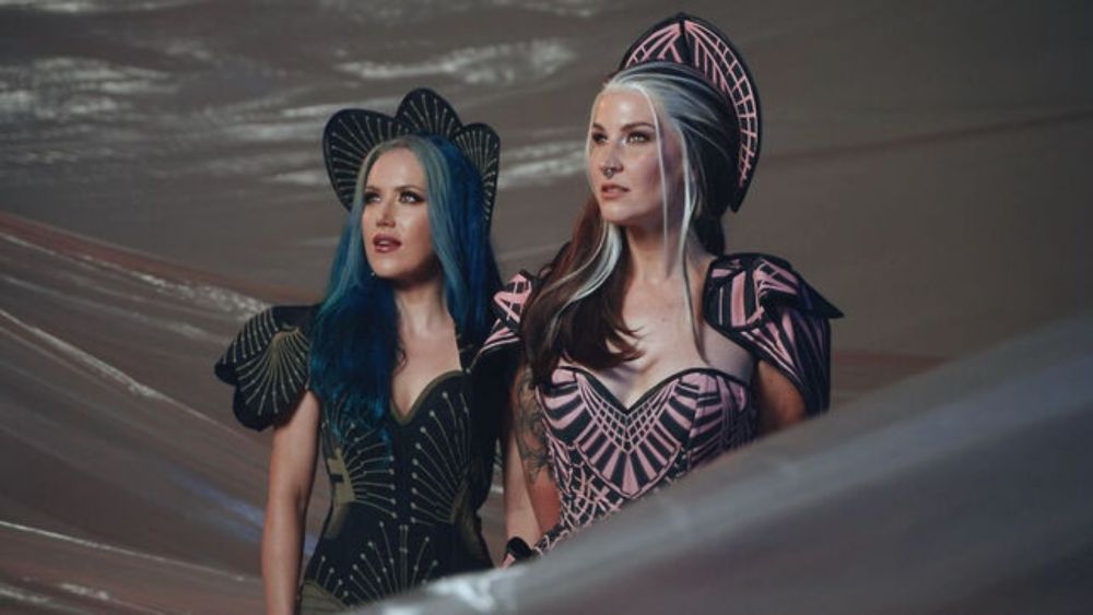 Charlotte Wessels libera clipe de “Ode to the West Wind" (feat. Alissa White-Gluz), 5º single de seu novo álbum “The Obsession”; assista - Confraria Floydstock