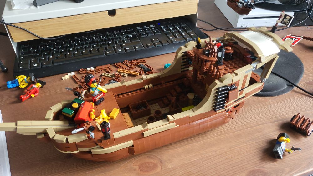 You can take out some of the part to see the interior