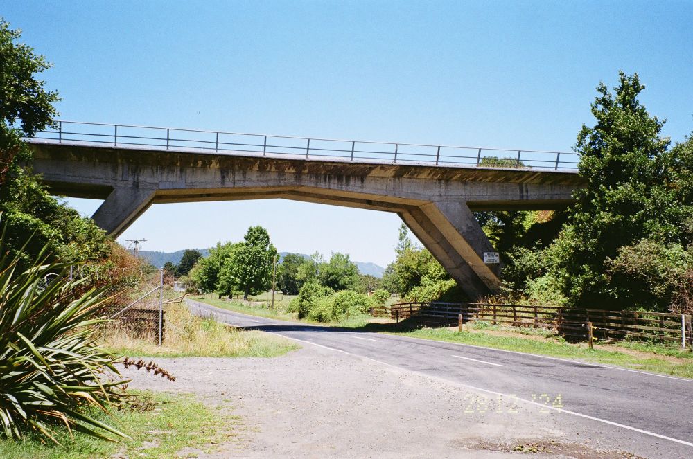 Bridge 41 (Gordon Rd Overbridge) over Old Te Aroha Rd on the ECMT approaching the Kaimai Tunnel