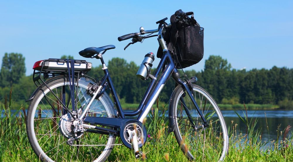 Dutch trauma surgeons have raised concerns over the rising number of elderly people suffering severe injuries from electric bicycle accidents, AD reported on Tuesday. They strongly recommend that peop...