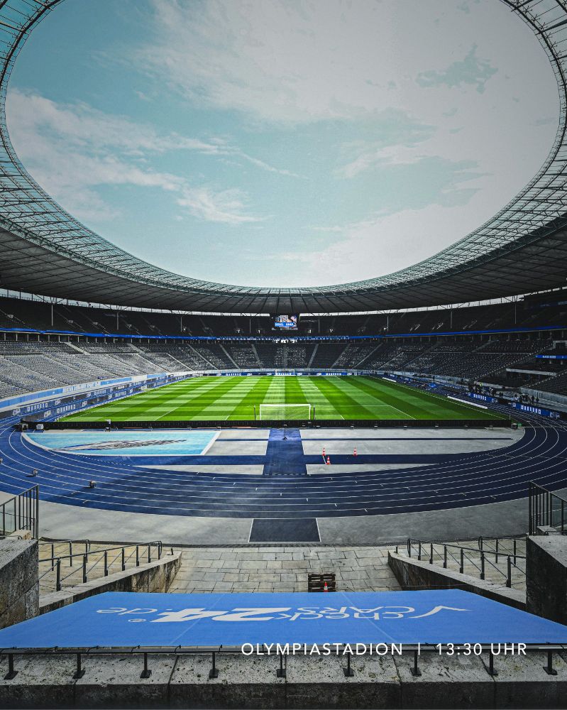 Bild vom Olympiastadion - Anpfiff um 13:30 Uhr