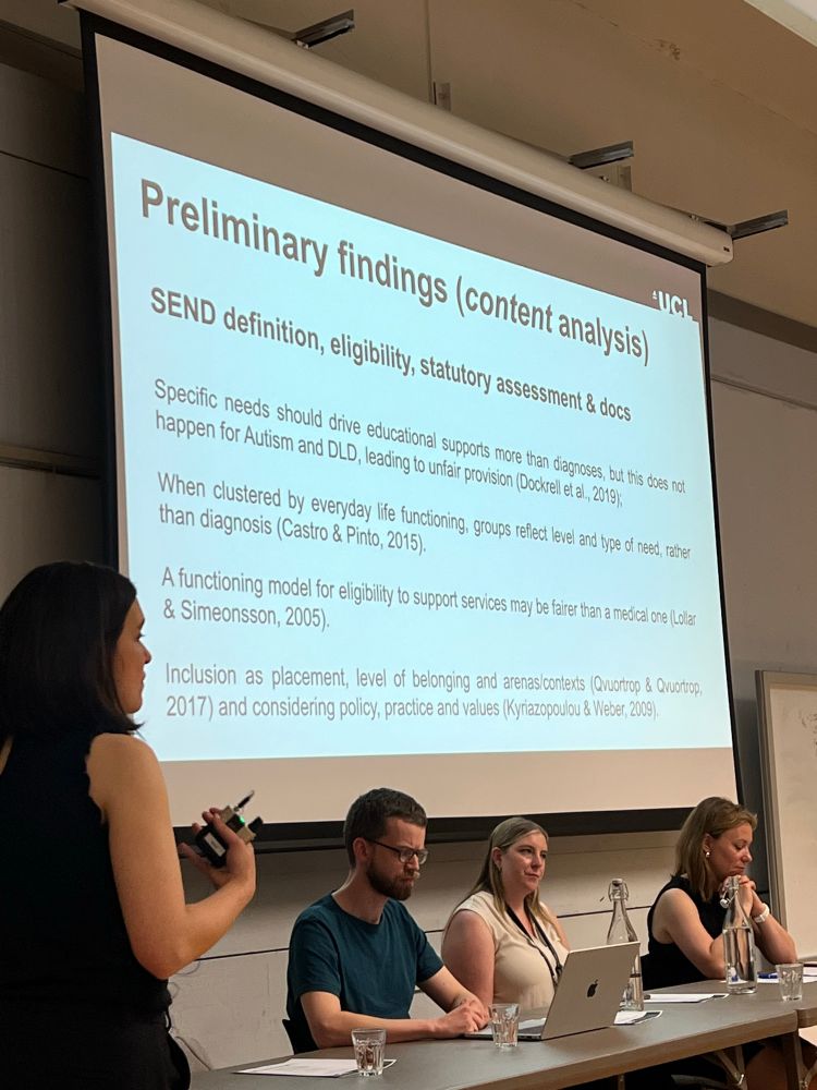 Dr Susana Castro-Kemp and collaborators discussing findings of the project 