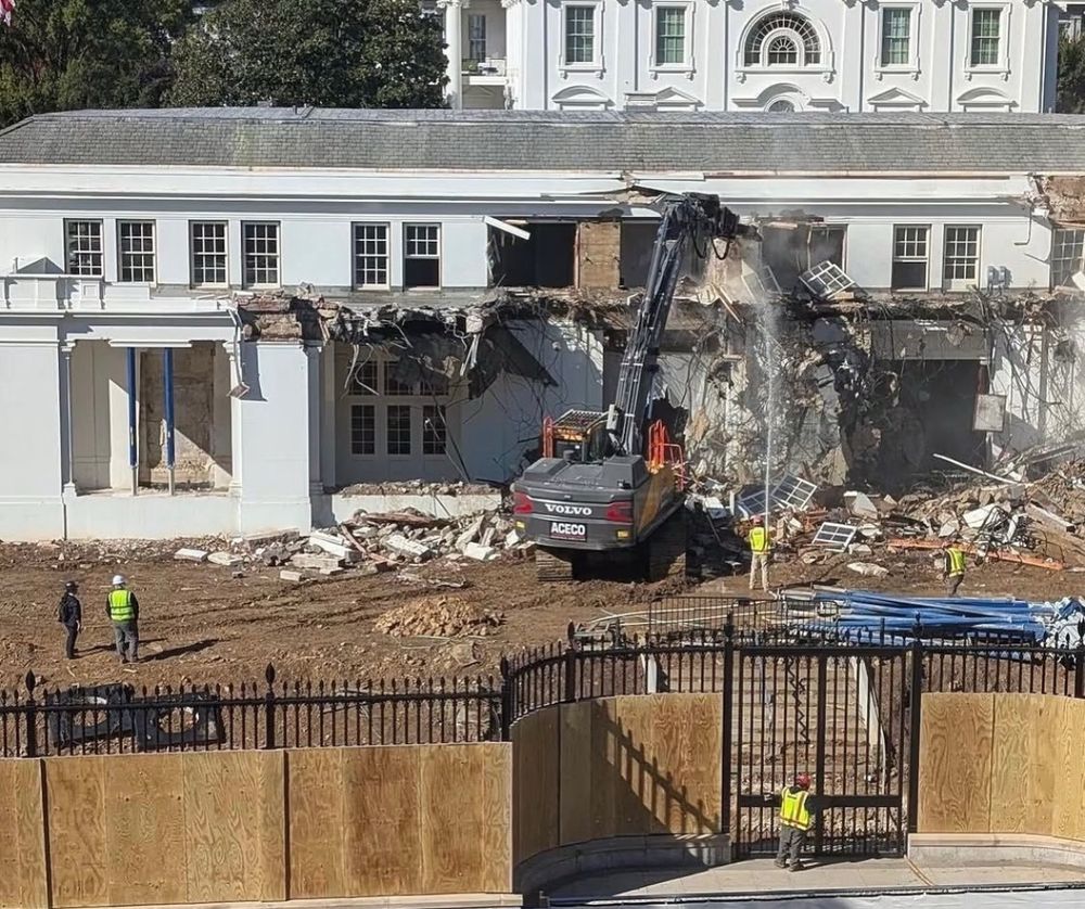 Imagem de um setor da Casa Branca sendo demolido