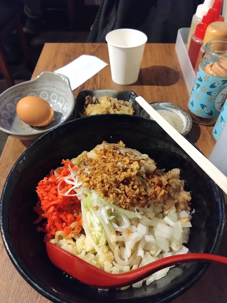 大宮(さいたま市)
大宮まぜそば誠治 まぜそば+日替わり(すき焼き)+たまご+魚粉