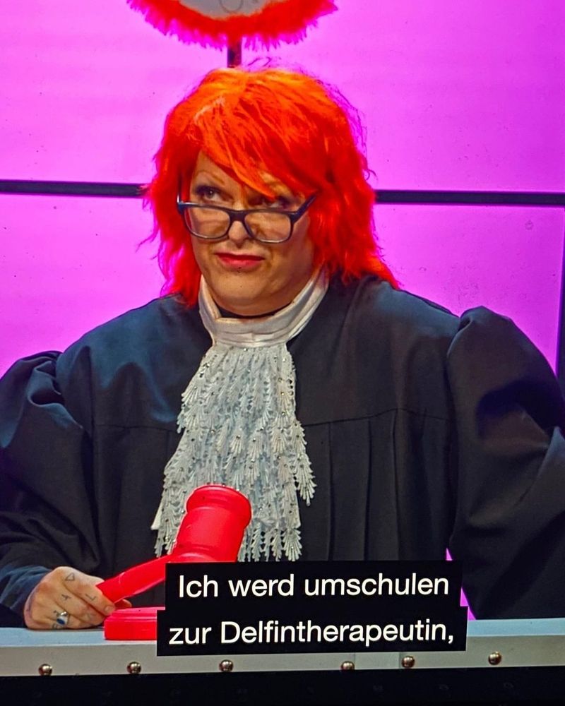 Barbie Breakout bei Drag Race Germany als Barbie Zalesh.
Untertitel: Ich werd umschulen zur Delfintherapeutin