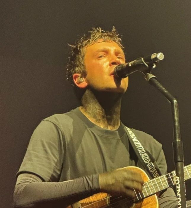 Tyler Joseph on stage playing ukulele looking absolutely breathtaking