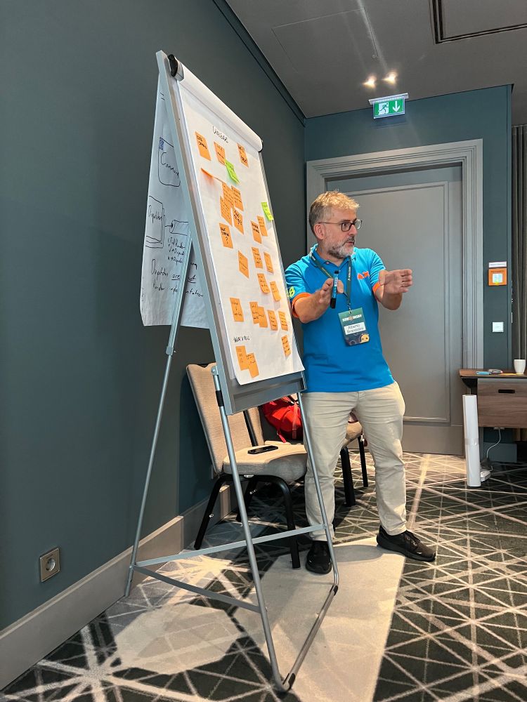 Alberto Brandolini in front of a flipchart