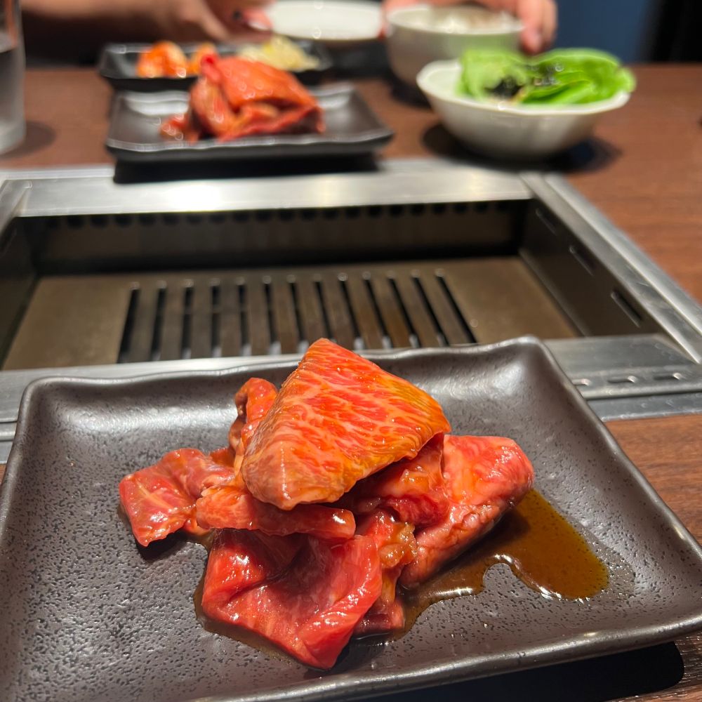 和牛切り落とし。いろんな部位の肉だけど、さしが入っている。肉質もみんな違う。