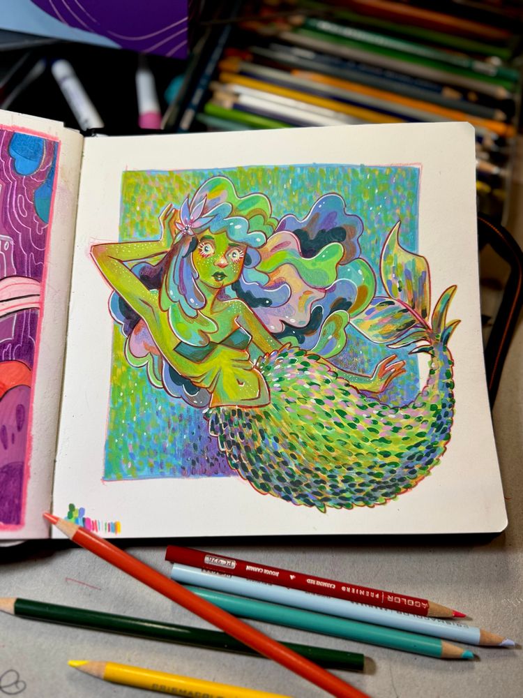 Disegno di una sirena verde, colorato con markers della Arrtx e pastelli Prismacolors.