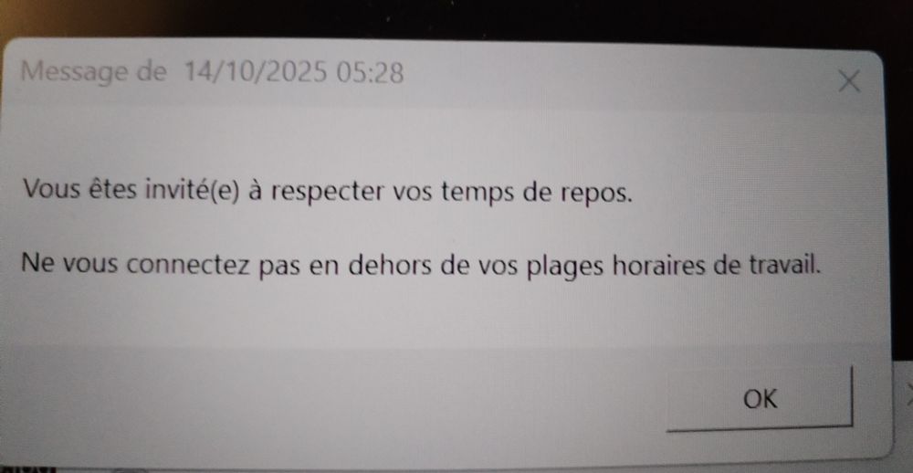 Message informatique "vous êtes invité à respecter vos temps de repos. Ne vous connectez pas en dehors de vos plages horaires de travail" 