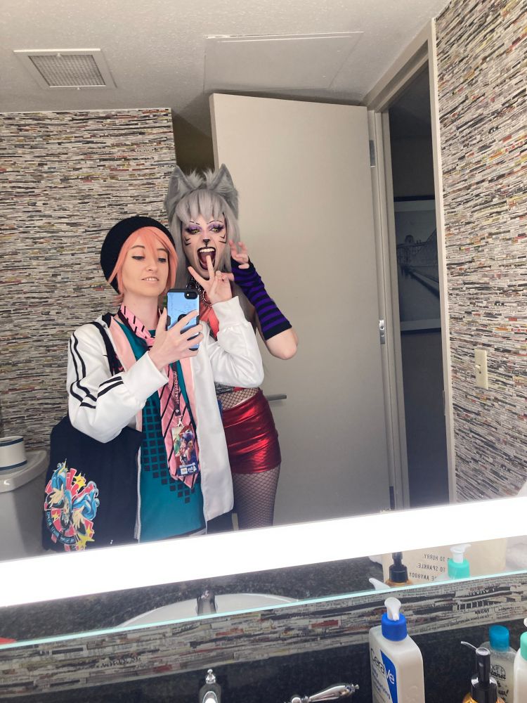 Mirror selfie. Cosplaying Vy2/Roro and Roxy Wolf from Fnaf. 