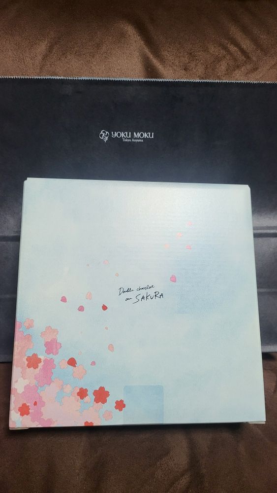 外の紙箱