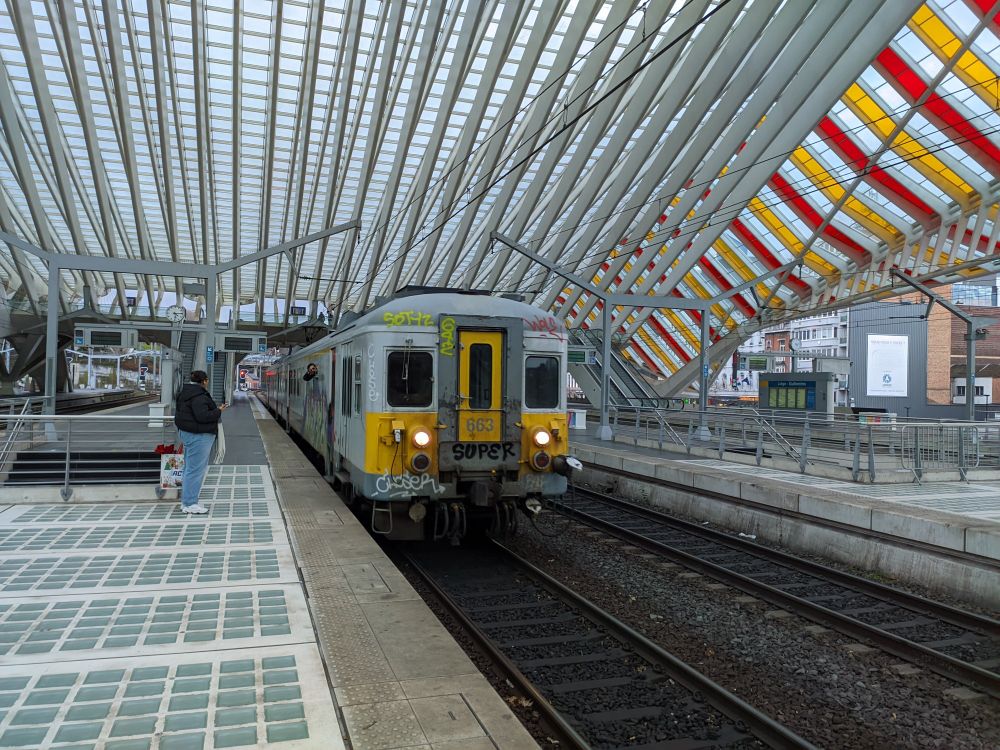 Automotrice classique à Liège-Guillemins 