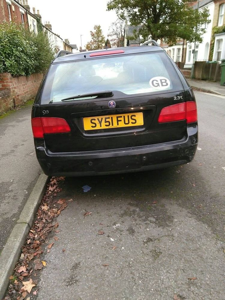 British license plate reads SY51FUS.
