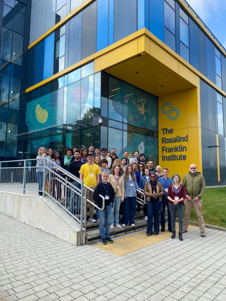 EMBO attendees outside of the Rosalind Franklin Institute
