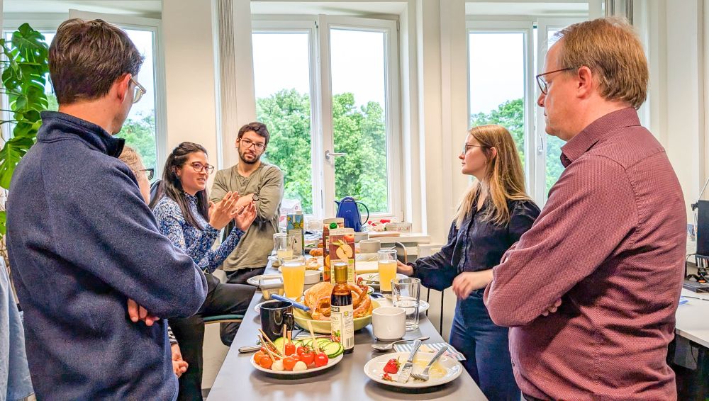 Over breakfast, our young researchers pitched their current research to Prof. Koen Frenken who gave advice, challenged ideas and shared experiences. In the picture: Yannick Eckhardt, Johanna Höhl, Denise Gutiérres, Claudio López, Klara Jungkunz, and Prof. Koen Frenken.