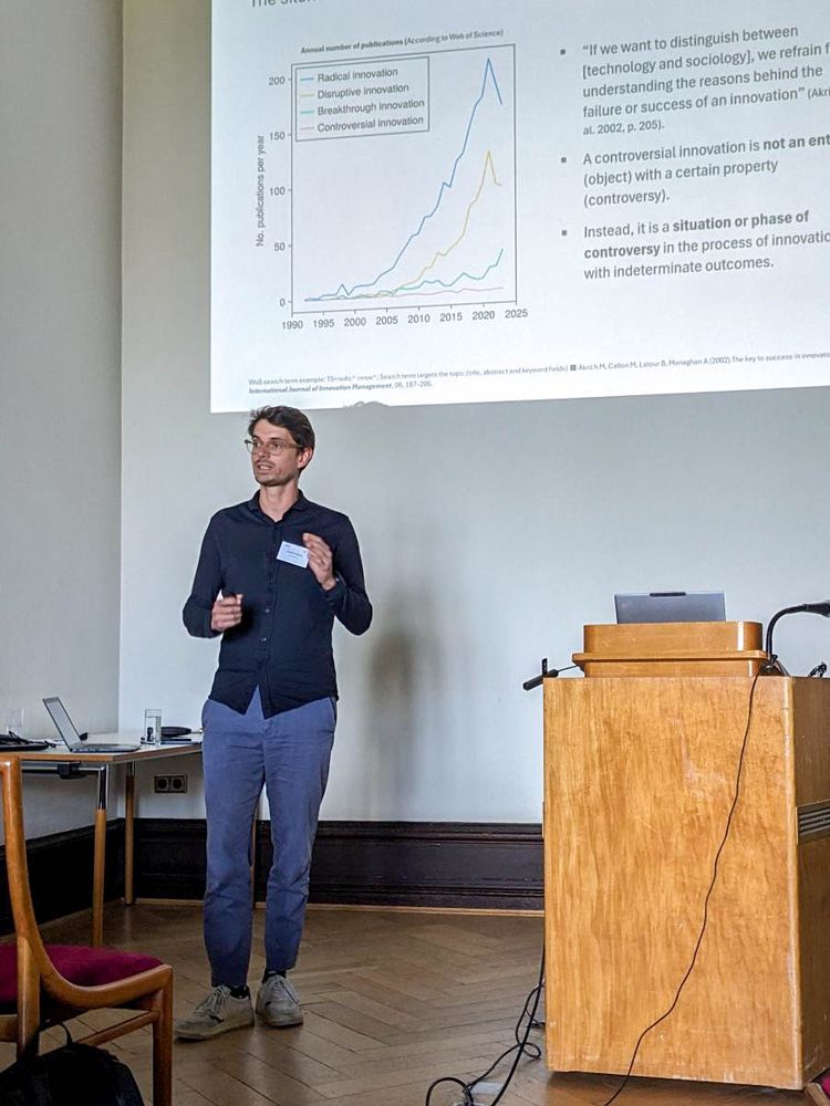 Yannick Eckhardt during his talk.
