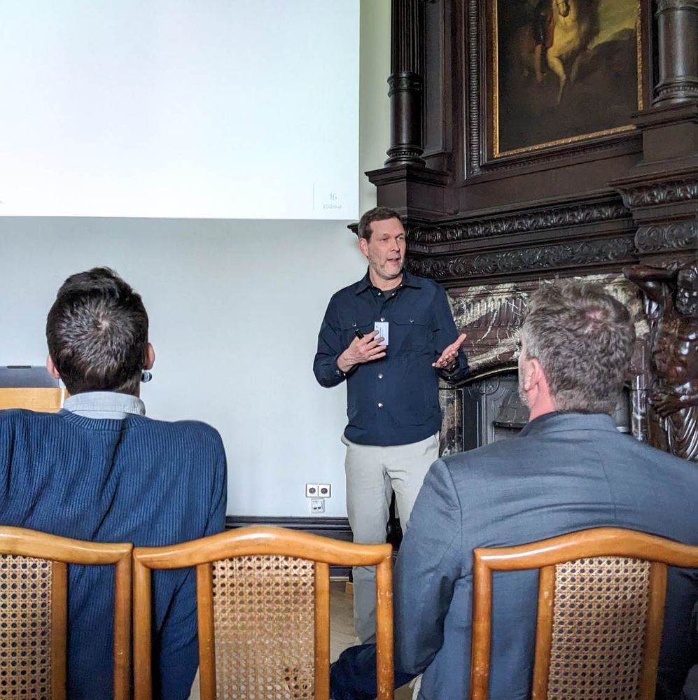 Prof. Johannes Glückler during his talk.