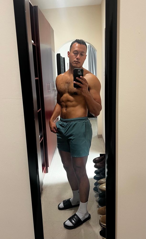 Shirtless selfie in the mirror
