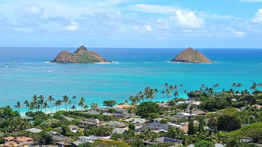 The islands are called Moku Nui and Moku Iki. The view is facing east from the Lanikai pillboxes. Oahu, Hawaii