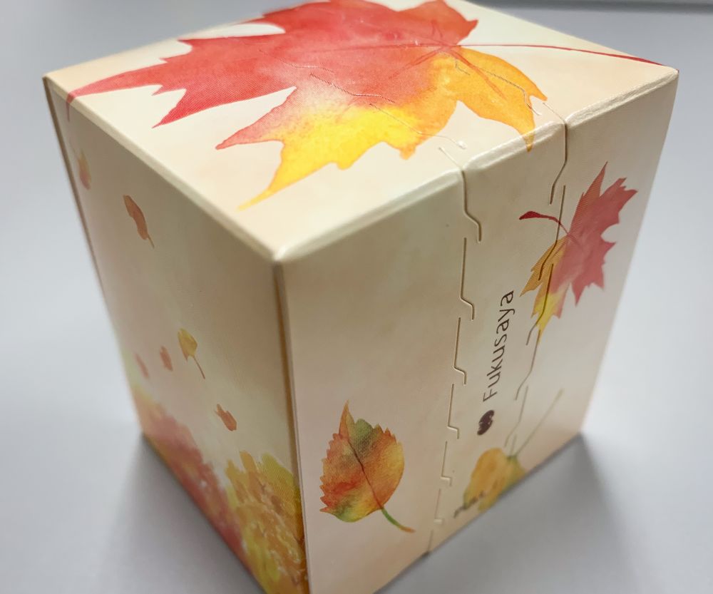 福砂屋キューブ、パッケージが紅葉🍁