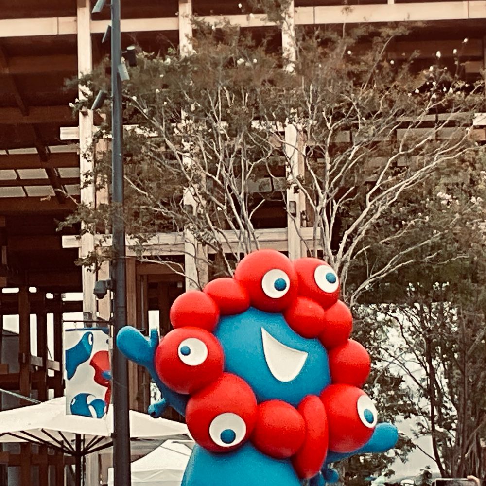 ダンスさん　ではなくミャクミャク様