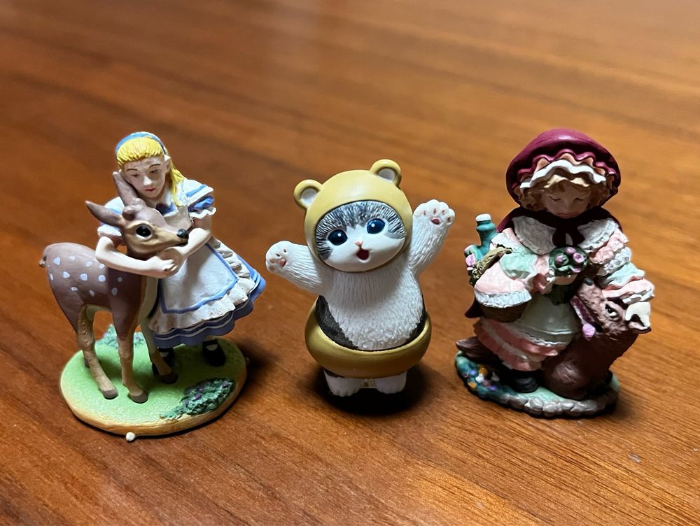 アリス、mofusand、赤ずきんのフィギュア