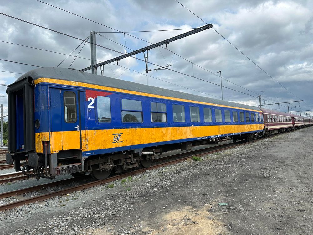 Blue yellow GfF wagen