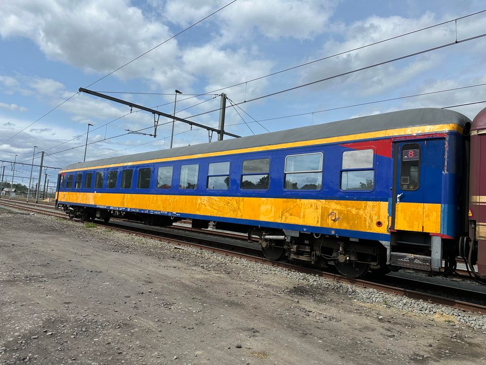 Front of blue yellow carriage 