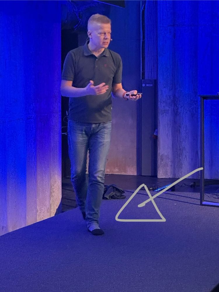 Vesa delivering the keynote being comfortable without shoes 