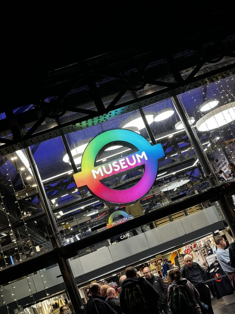 Multicoloured illuminated Roundel Museum 