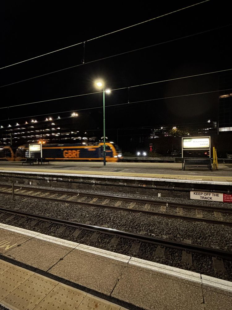 Class 990001 hauling a train including 99002 passing through platform 1 at Milton Keynes Central around 0635