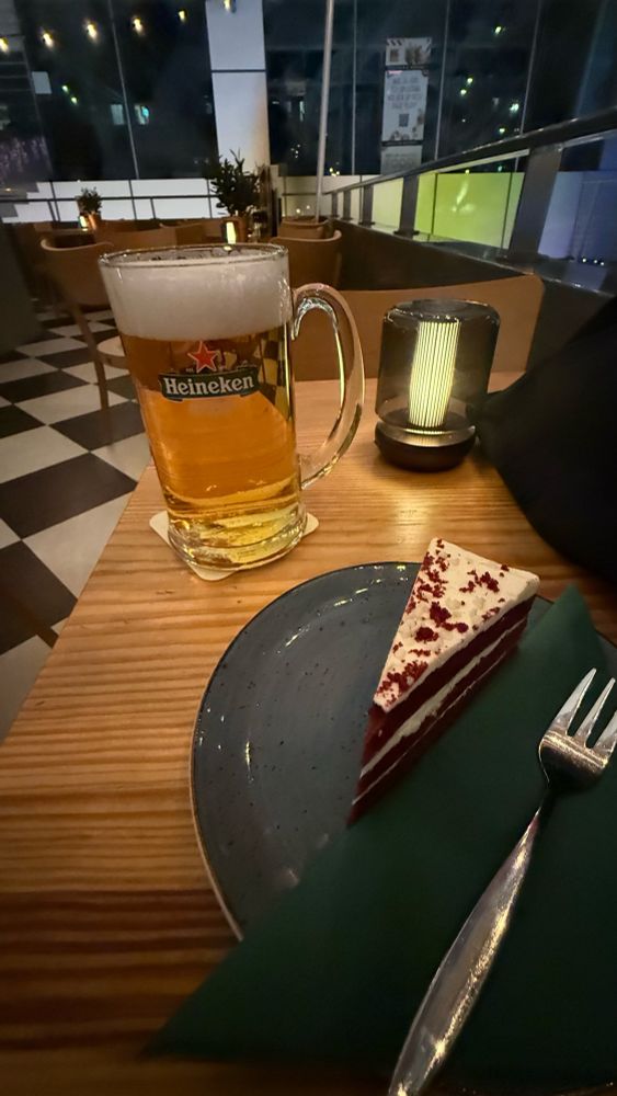 Red Velvet and an Heineken Steiner 🤌🏻